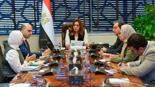 منال عوض توجه بسرعة اتخاذ الإجراءات لتوفير بدائل للأكياس البلاستيكية خاصة فى شرم الشيخ والغردقة