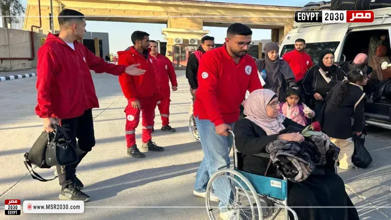 فلسطينيون عائدون إلى غزة 