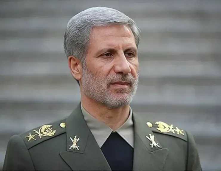قائد الجيش الإيراني: لسنا لقمة سائغة وأمريكا مخطئة في تقدير موقفها