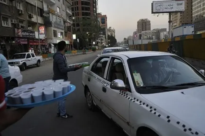 الإفتاء توضح متى يتحول توزيع الإفطار للصائمين على الطرق إلى حالة منهي عنها شرعا