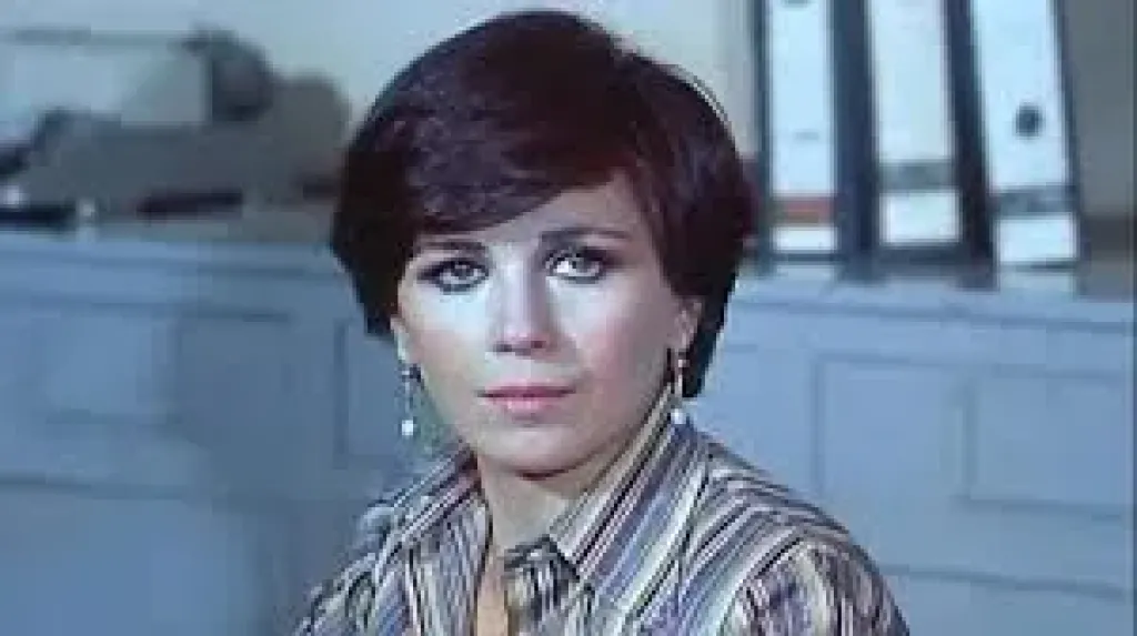 الفنانة منى جبر 