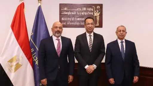 وزير الاتصالات يشهد توقيع شراكة استراتيجية بين الأكاديمية العربية للعلوم وإي آند مصر