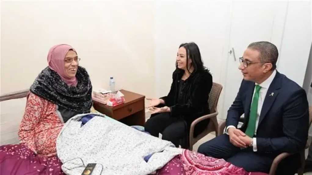 وزيرة التضامن ومحافظ الجيزة يزوران مهندسة الطاقة الذرية داخل دار رعاية