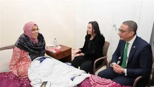 وزيرة التضامن ومحافظ الجيزة يزوران مهندسة الطاقة الذرية داخل دار رعاية