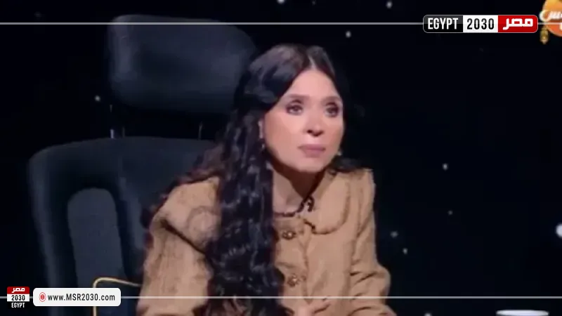 الراقصة دينا أن الفنانة مي عمر