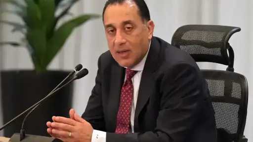 رئيس الوزراء يتفقد سفن التغويز وصوامع عتاقة.. غدا