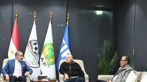 هاني أبو ريدة يجتمع مع مدير المنتخبات العراقية هاني أبو ريدة يجتمع مع مدير المنتخبات العراقية