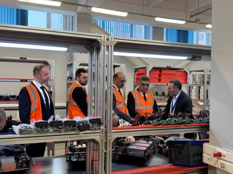 رئيس الجهاز المشرف على مشروعات إنشاء المحطات النووية يزور إحدى شركات روساتوم