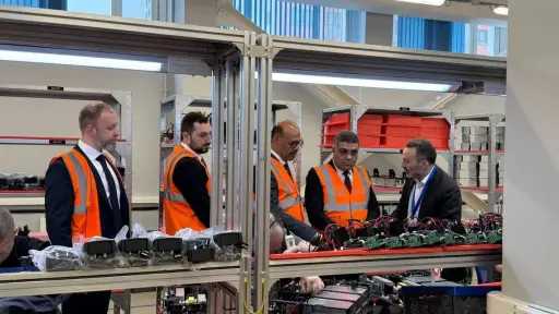 رئيس الجهاز المشرف على مشروعات إنشاء المحطات النووية يزور إحدى شركات روساتوم