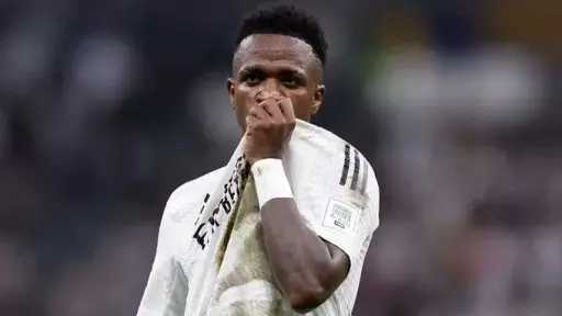 كواليس عقد فينيسيوس الجديد مع ريال مدريد كواليس عقد فينيسيوس الجديد مع ريال مدريد