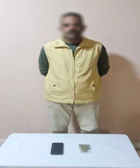 ضبط سائق نقل بالإسماعيلية لتعاطيه المخدرات وتوجيه السباب لمؤسسات الدولة