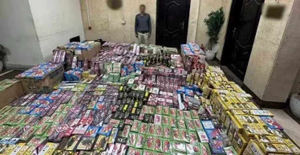 ضبط شخص بحوزته مليوني قطعة ألعاب نارية للاتجار بها في القاهرة