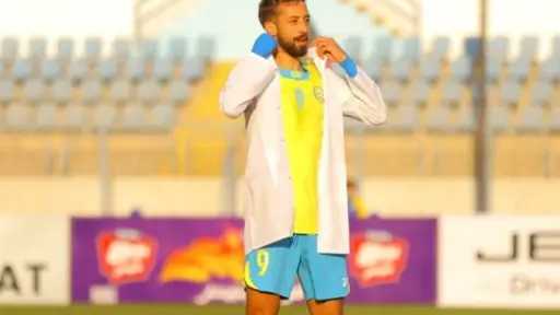 هل وقع لاعب الإسماعيلي عقود انضمامه للمصري؟.. مروان حمدي يُجيب