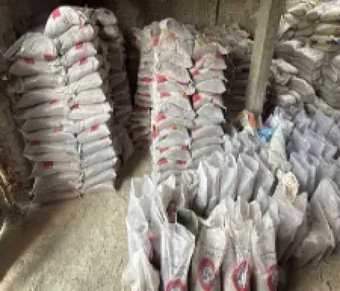 ضبط مصنع ومخزنين لإنتاج أسمدة ومخصبات زراعية مغشوشة بالدقهلية