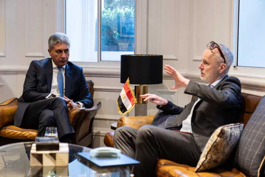 وزير السياحة والآثار يبحث مع ممثل منصة عالمية شهيرة سبل تعزيز التعاون المشترك