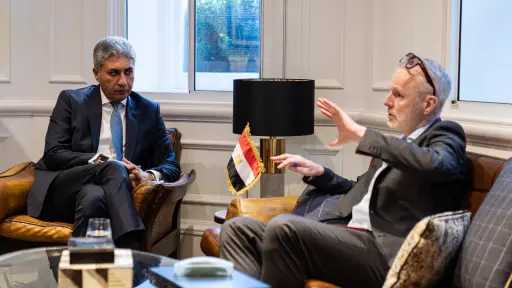 وزير السياحة والآثار يبحث مع ممثل منصة عالمية... وزير السياحة والآثار يبحث مع ممثل منصة عالمية شهيرة سبل تعزيز التعاون المشترك