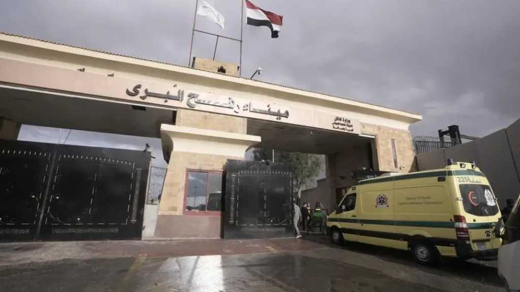 دخول دفعات من الجرحى والمصابين الفلسطينيين إلى مصر ومساعدات عاجلة تصل غزة