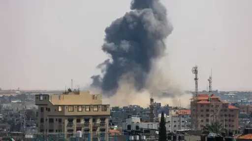 عاجل.. غارة إسرائيلية على النبطية جنوبي لبنان