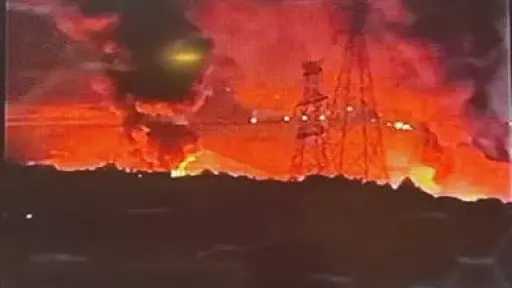 إيران.. اندلاع حريق في منشأة لإنتاج البوليمر بمدينة عبادان