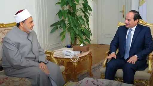 الرئيس السيسي يجري اتصالا هاتفيا بشيخ الأزهر للاطمئنان على صحته