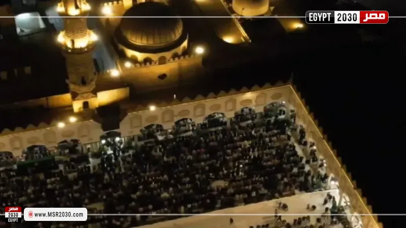 برواية حفص وابن وردان وابن ذكوان وشعبة.. آلاف المصلين يحيون الليلة التاسعة من رمضان بالجامع الأزهر