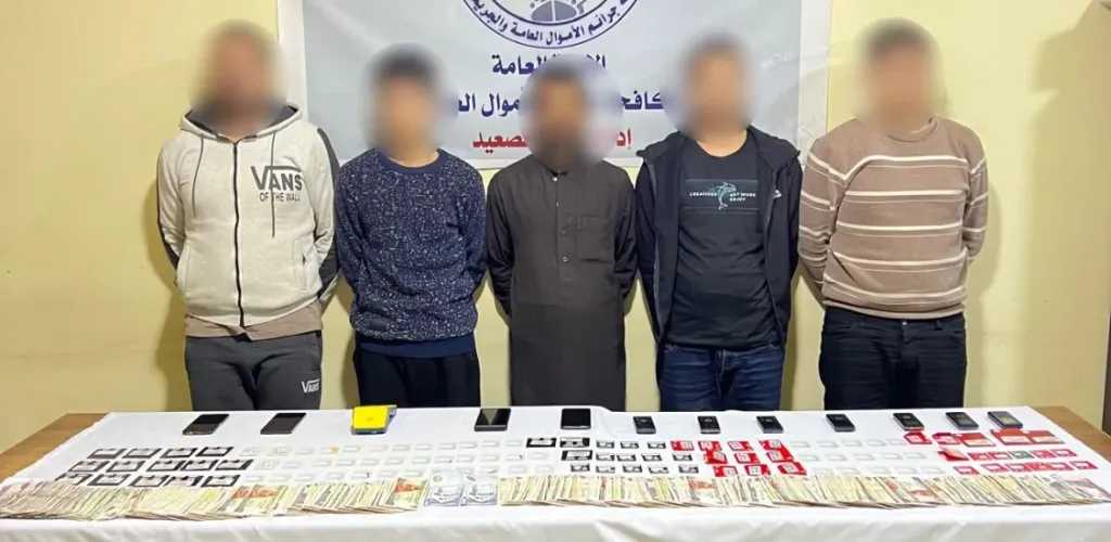 ضبط تشكيل عصابي تخصص في النصب باسم البنوك بالمنيا