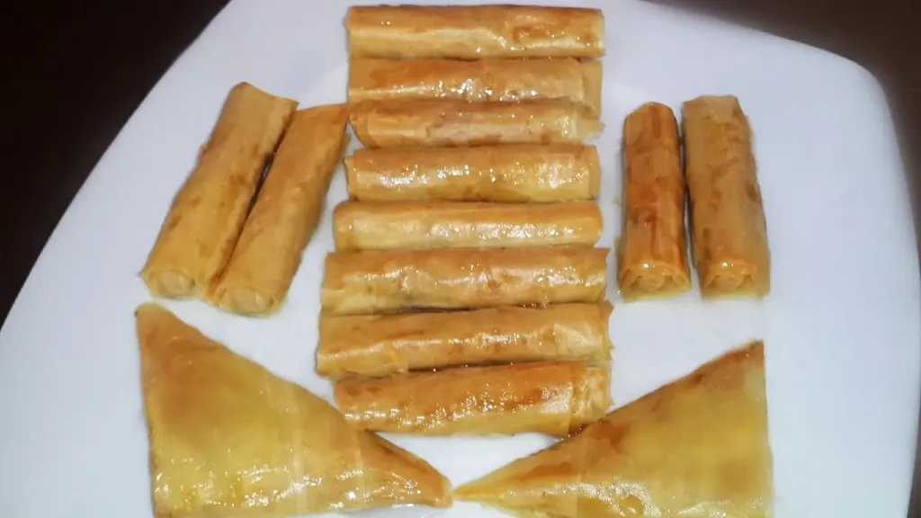 طريقة عمل الجلاش الحلو بالمكسرات