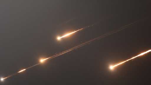 وكالة تسنيم الإيرانية: سقوط سبعة صواريخ قرب القصر الرئاسي ومجمع المرشد الأعلى في طهران