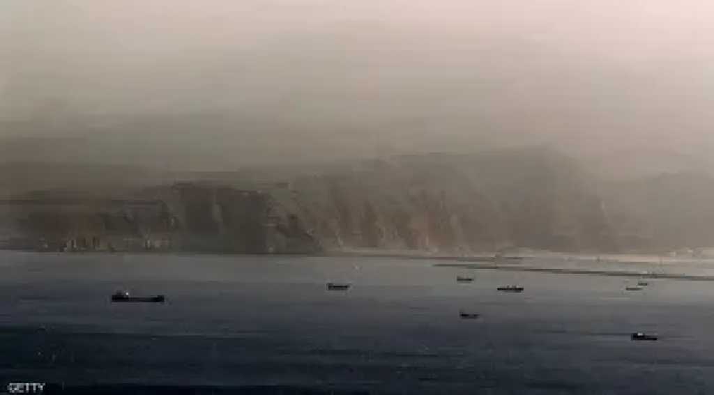 رويترز: بعض شركات النفط والتجارة الكبرى علّقت شحنات النفط الخام والوقود عبر مضيق هرمز