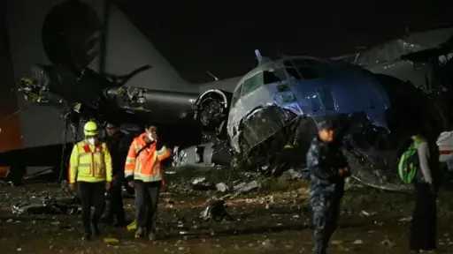 ارتفاع حصيلة قتلى تحطم طائرة عسكرية أثناء الهبوط... ارتفاع حصيلة قتلى تحطم طائرة عسكرية أثناء الهبوط في بوليفيا إلى 20 شخصا