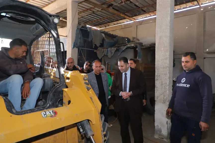 محافظ دمياط يكلف بمراجعة حركة خروج المعدات والسيارات من الجراجات والدفع بها في الميدان