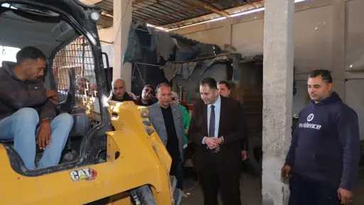 محافظ دمياط يكلف بمراجعة حركة خروج المعدات والسيارات من الجراجات والدفع بها في الميدان