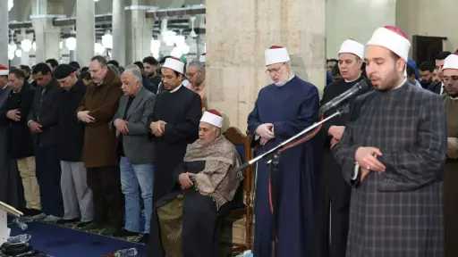 في أولى ليالي المغفرة.. آلاف المصلين يناجون الله... في أولى ليالي المغفرة.. آلاف المصلين يناجون الله في صلاة التراويح بالجامع الأزهر