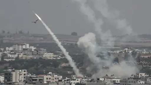 صفارات الإنذار تدوي في تل أبيب بعد رصد إطلاق صواريخ إيرانية