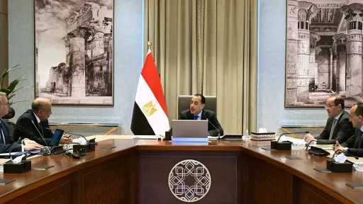 مدبولي يتابع موقف استعدادات قطاع الطاقة خلال الفترة المقبلة في ضوء التصعيد العسكري بالمنطقة