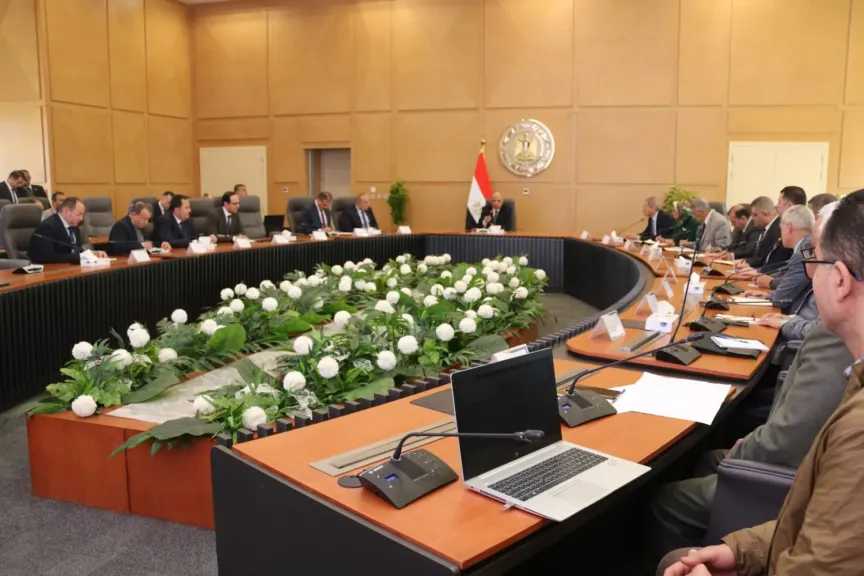 وزير الكهرباء يجتمع بأعضاء اللجنة الدائمة لإدارة الأزمات والكوارث والحد من المخاطر