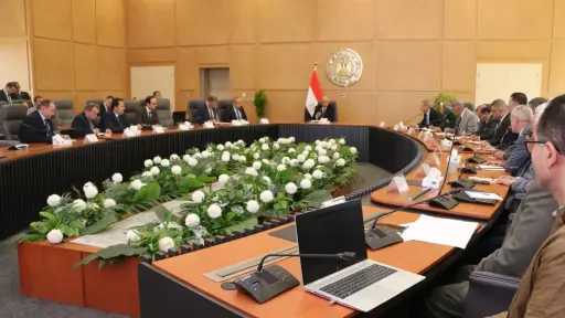 وزير الكهرباء يجتمع بأعضاء اللجنة الدائمة لإدارة الأزمات والكوارث والحد من المخاطر