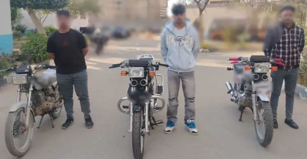 ضبط 3 متسابقين على دراجات نارية بالجيزة