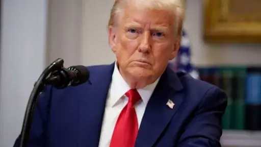 ترامب: دمرنا إلى حد كبير مقر البحرية الإيرانية