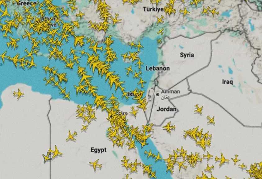 فلايت رادار يرصد تكدسًا غير مسبوق في الأجواء المصرية