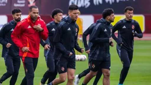 محمد الغازي يقود مباراة الأهلي والمقاولون العرب في الدوري