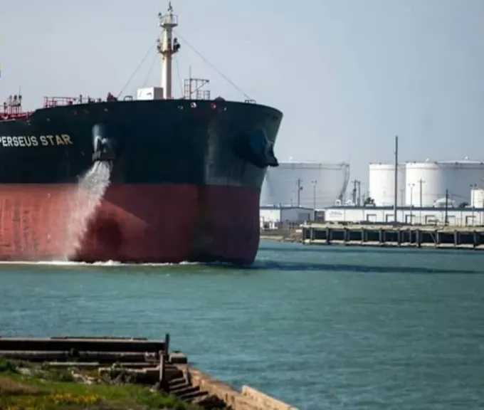 «فايننشيال تايمز»: الهجوم على إيران يضع إمدادات الطاقة في خطر