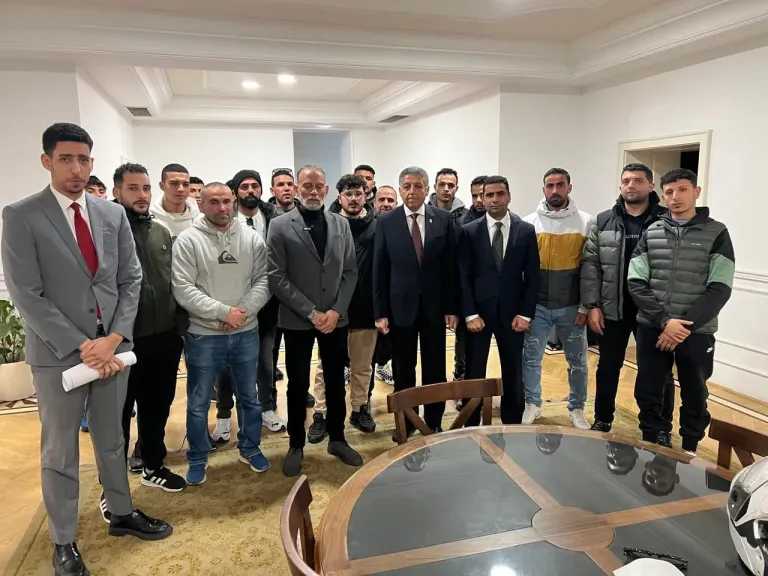 سفير مصر لدى اليونان يستقبل اقارب  ضحايا مركب الهجرة غير الشرعية