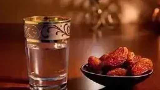 الإفتاء توضح حكم استخدام الصائم العطر في نهار... الإفتاء توضح حكم استخدام الصائم العطر في نهار رمضان