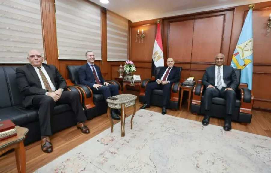 محافظ كفر الشيخ يكرم اللواء علاء عبدالمعطي تقديرا لجهوده بالمحافظة