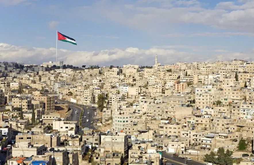 صفارات الإنذار تدوي في الأردن وتعليمات أمنية مشددة للمواطنين بالبقاء في أماكنهم