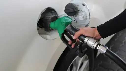 هل ترتفع أسعار الوقود خلال الفترة المقبلة؟ رئيس... هل ترتفع أسعار الوقود خلال الفترة المقبلة؟ رئيس الوزراء يجيب