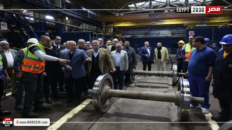 وزير النقل يتفقد ورش عربات جبل الزيتون بالإسكندرية الخاصة بتطوير عربات نقل البضائع