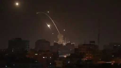 مكتب دبي الإعلامي: الأصوات المسموعة في أنحاء الإمارة... مكتب دبي الإعلامي: الأصوات المسموعة في أنحاء الإمارة ناتجة عن عمليات اعتراض للدفاع الجوي