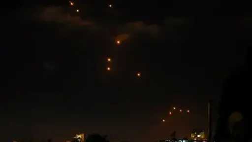 رويترز: سماع دوي انفجارات كبيرة وضخمة في دبي... رويترز: سماع دوي انفجارات كبيرة وضخمة في دبي وأبو ظبي